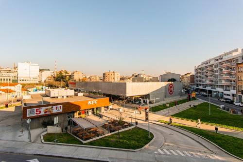 Central Porto 4BR apartment in Porto City center 2MIN METRO and WALK Aliados