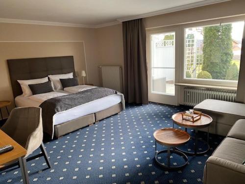 a hotel room with a bed and a couch at Sepperlwirt in Meiling