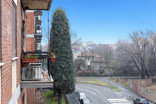Bilocale con balcone e 5 posti letto vicino metro