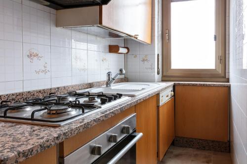 Bilocale con balcone e 5 posti letto vicino metro