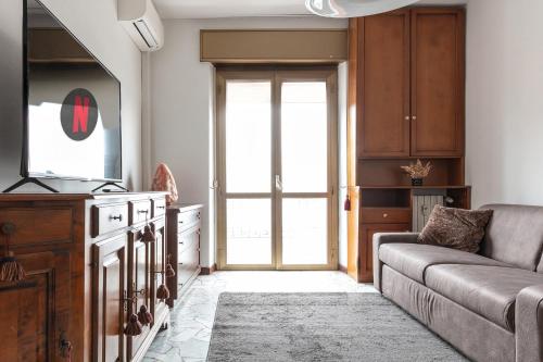 Bilocale con balcone e 5 posti letto vicino metro