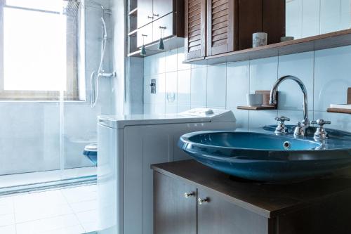 Bilocale con balcone e 5 posti letto vicino metro