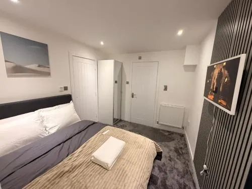 Luxury Rooms - Pick a Room - Free Parking & Kitchen Access, Near Etihad Stadium, The Coop Live & Piccadilly Station, Manchester photo 9