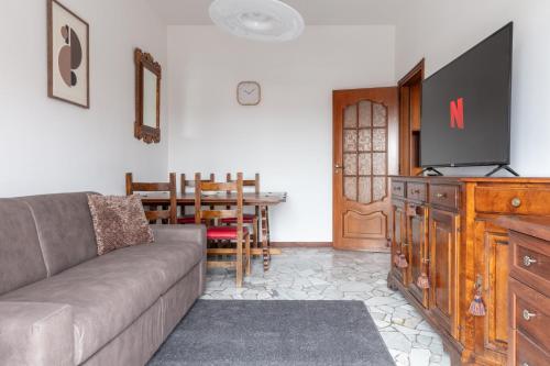 Bilocale con balcone e 5 posti letto vicino metro