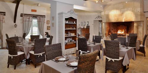 Reštaurácia alebo iné gastronomické zariadenie v ubytovaní Le Mas Des Bories - Grand Perigueux