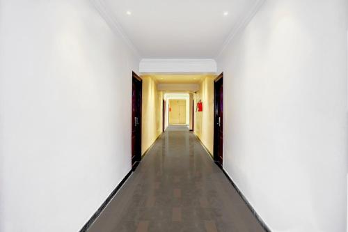 an empty corridor in a building with white walls at OYO Townhouse Anantapur Near Srikantam Circle in Anantapur