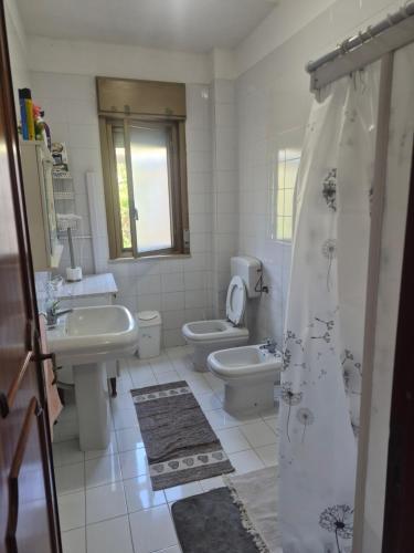 a bathroom with a sink and a toilet and a shower at Villa Giù, indipendent villa near airport and sea in Cinisi