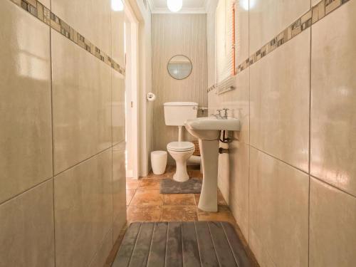 a small bathroom with a toilet and a sink at Winford Manor in Murdoch Valley
