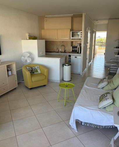 Appartement lumineux avec terrasse, vue port, Port-Camargue