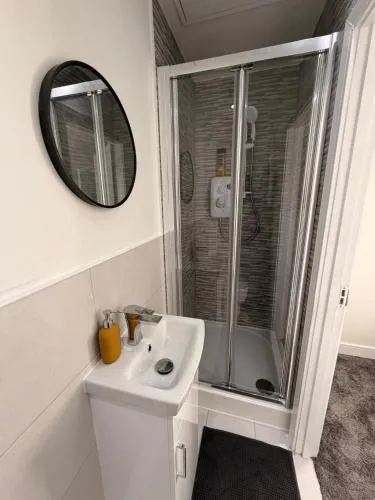 Luxury Rooms - Pick a Room - Free Parking & Kitchen Access, Near Etihad Stadium, The Coop Live & Piccadilly Station, Manchester photo 13