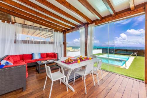 Villa Oasis Beachfront Corralejo By Holidays Home