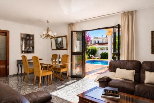 Ref 325 Villa Elena