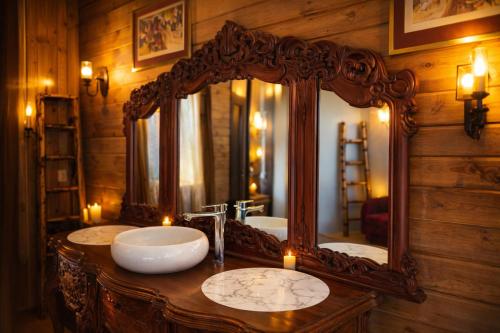 a bathroom with two sinks and a large mirror at Villa Provance & Swimming Pool in Sighnaghi