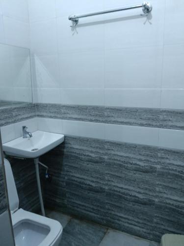 a bathroom with a sink and a toilet at galaxy hotel jobner in Jobner