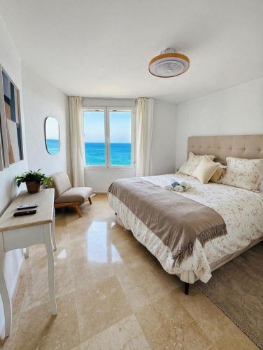 Modern beachfront apartment 2 Bdrm , incredible views