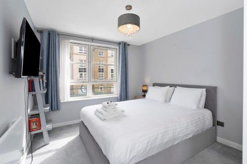 Spacious 4BR City Centre Apartment w/ Free Parking photo 3