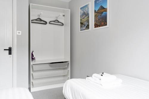 Spacious 4BR City Centre Apartment w/ Free Parking photo 17