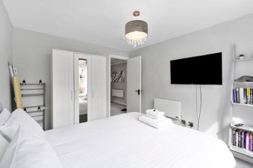 Spacious 4BR City Centre Apartment w/ Free Parking photo 21