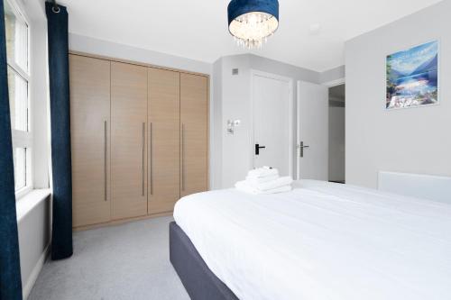 Spacious 4BR City Centre Apartment w/ Free Parking photo 10
