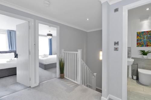 Spacious 4BR City Centre Apartment w/ Free Parking photo 19
