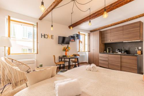 Agréable Studio quartier Suquet-Vieux Port A0B185