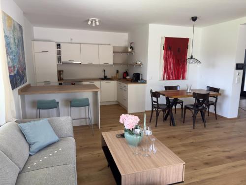 Aussichtsstraße - Wunderschön renoviertes Einfamilienhaus in See- und Stadtnähe