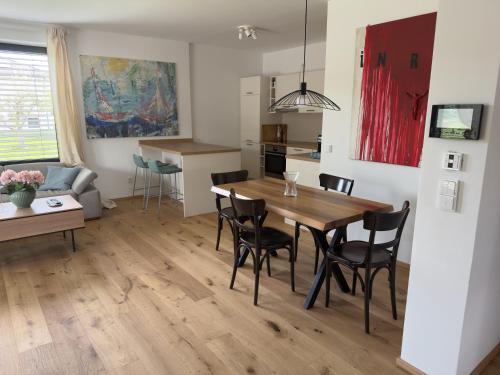 Aussichtsstraße - Wunderschön renoviertes Einfamilienhaus in See- und Stadtnähe