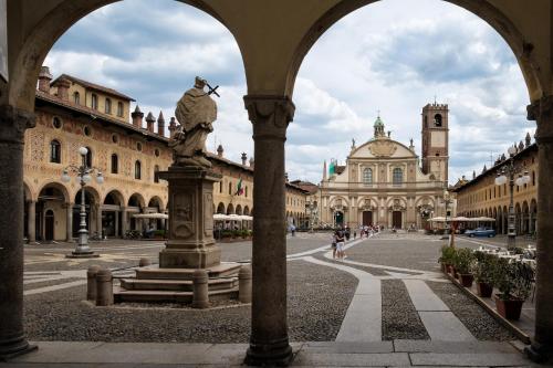 a building with a statue in the middle of a street at B&B Antica Corte Lombarda in Mortara