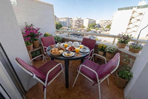 Las Antillas Piscina y Terraza Playa Fenals 4pax
