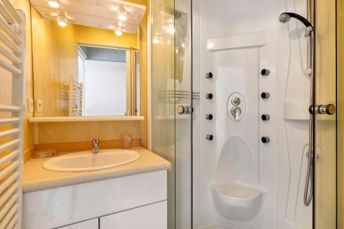 a bathroom with a sink and a shower at Chambre d'hôtes Les Loges in Luçon