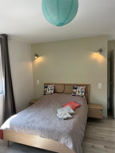 a bedroom with a large bed with a blue ceiling at Aux cigogneaux in Guémar