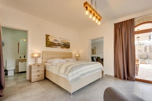 a bedroom with a large bed and a bathroom at Ferienwohnungen Sutorman in Bar