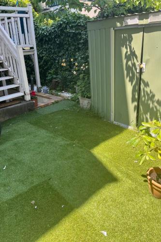 Logement aménagé au sous-sol avec coin jardin au centre d Arcachon