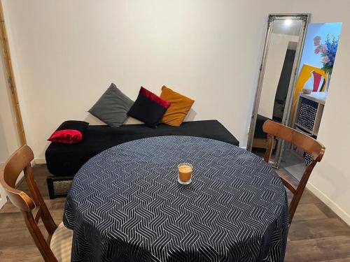Logement aménagé au sous-sol avec coin jardin au centre d Arcachon