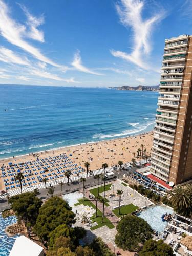 Apartamento en Primera Línea con Vistas y Piscina