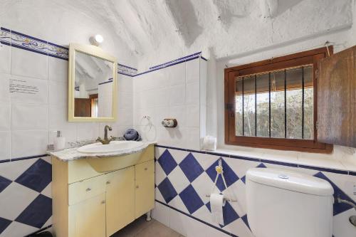 a bathroom with a toilet and a sink at La Barraca den Salvador in Deltebre