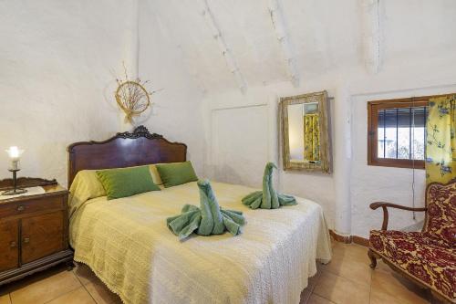 a bedroom with a bed with two frogs on it at La Barraca den Salvador in Deltebre