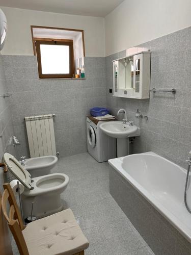 a bathroom with a toilet and a sink and a tub at Casa Vacanze VENDITTO in Pietraroia