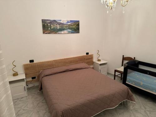 a bedroom with a bed and a picture on the wall at Casa Vacanze VENDITTO in Pietraroia