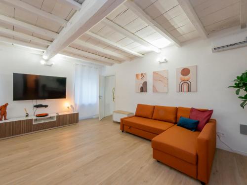 I-Host Ornato - Spacious 2BR Apt for 10 Guests with 3 Bathrooms
