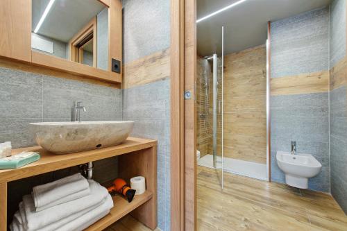 a bathroom with a sink and a shower at Mes Anges Perloz in Pont-Saint-Martin
