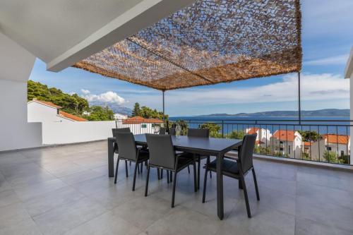 Seventh Heaven - Luxury Seaview Apartment
