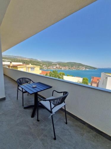 Apartment ROBI sea view near Trogir