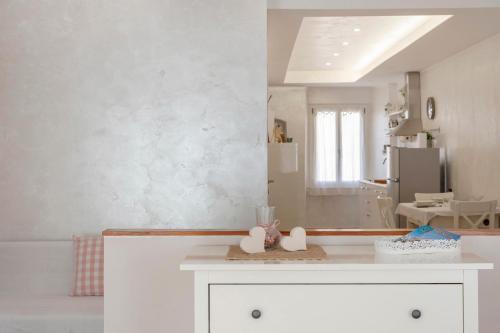 a white kitchen with a counter and a mirror at The Hemme's Home in Genoa