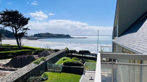 Appartement balcon vue mer, séjour bord de plage en couple