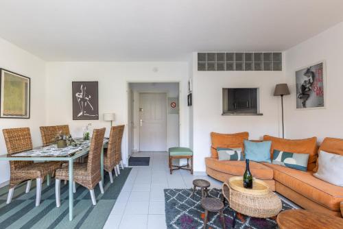 Duplex 2 chambres TERRASSE, MEYNADIER- FORVILLE A2B234