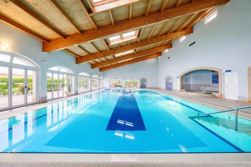 Oasis Parque Ground Floor Apartment with Pools, Jacuzzi & Tennis Portimao