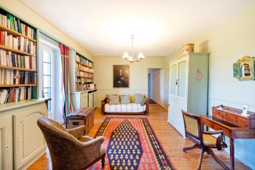 a living room with a couch and bookshelves at Maison de charme a Bayonne in Bayonne