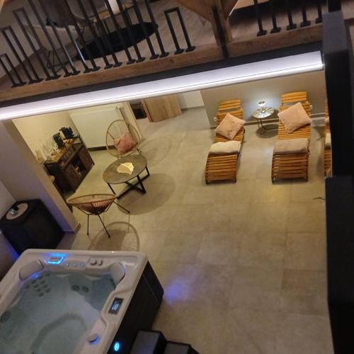 an overhead view of a room with a hot tub at Celessentielle à 10 min de Pairi Daiza , gîte romantique in Jurbise