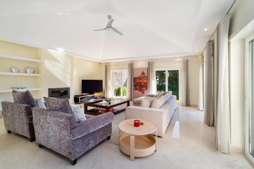 WHome Private Paradise Villa with Pool & Golden Light